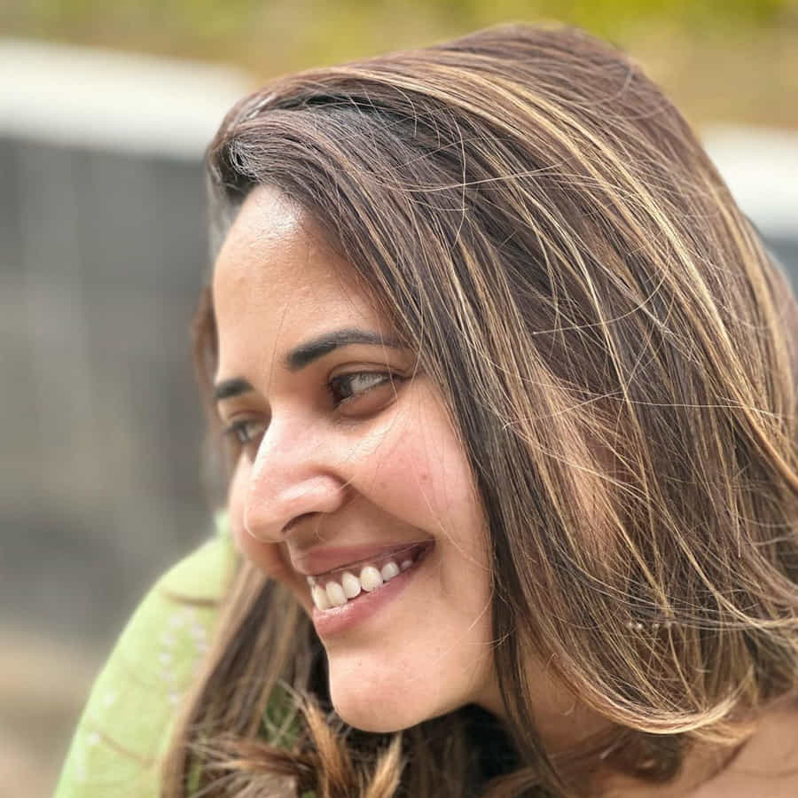 అనసూయ భరద్వాజ్.. ఈ ముద్దుగుమ్మ తెలియని తెలుగు ప్రేక్షకులు ఉండరేమో.. బుల్లితెర పై పలు టీవీ షోలతో బాగా పాపులర్ అయ్యింది ఈబ్యూటీ. అందం.. అభినయం ఉన్న ఈ చిన్నది బుల్లితెర పైనే కాదు.. వెండితెరపైనా సత్తాచాటుతూ దూసుకుపోతుంది. కేవలం యాంకరింగ్తోనే కాదు క్యారెక్టర్ ఆర్టిస్ట్గాను రాణిస్తుంది ఈ రంగమ్మత్త.