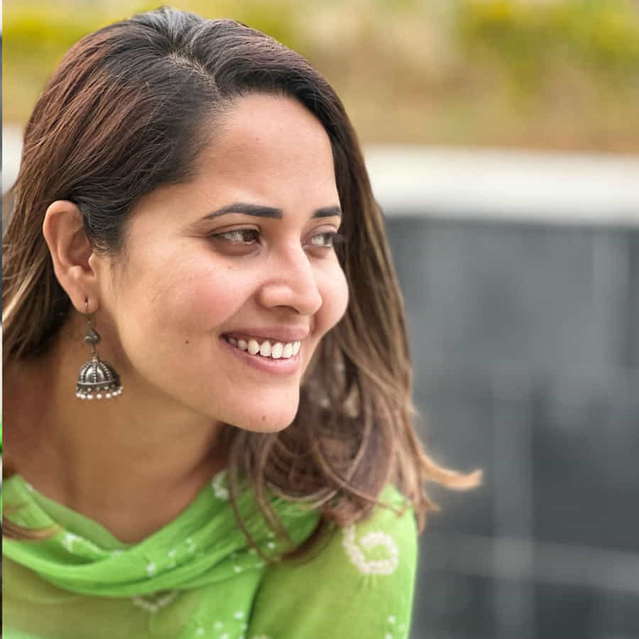 అనసూయ భరద్వాజ్.. ఈ ముద్దుగుమ్మ తెలియని తెలుగు ప్రేక్షకులు ఉండరేమో.. బుల్లితెర పై పలు టీవీ షోలతో బాగా పాపులర్ అయ్యింది ఈబ్యూటీ. అందం.. అభినయం ఉన్న ఈ చిన్నది బుల్లితెర పైనే కాదు.. వెండితెరపైనా సత్తాచాటుతూ దూసుకుపోతుంది. కేవలం యాంకరింగ్తోనే కాదు క్యారెక్టర్ ఆర్టిస్ట్గాను రాణిస్తుంది ఈ రంగమ్మత్త.