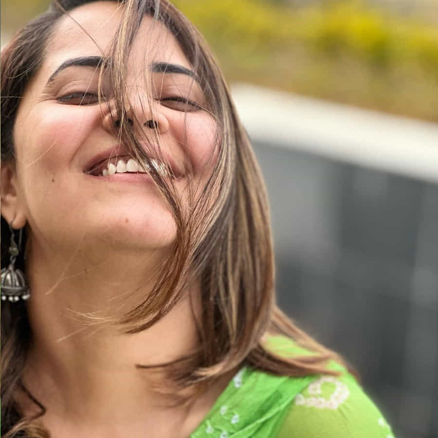 అనసూయ భరద్వాజ్.. ఈ ముద్దుగుమ్మ తెలియని తెలుగు ప్రేక్షకులు ఉండరేమో.. బుల్లితెర పై పలు టీవీ షోలతో బాగా పాపులర్ అయ్యింది ఈబ్యూటీ. అందం.. అభినయం ఉన్న ఈ చిన్నది బుల్లితెర పైనే కాదు.. వెండితెరపైనా సత్తాచాటుతూ దూసుకుపోతుంది. కేవలం యాంకరింగ్తోనే కాదు క్యారెక్టర్ ఆర్టిస్ట్గాను రాణిస్తుంది ఈ రంగమ్మత్త.