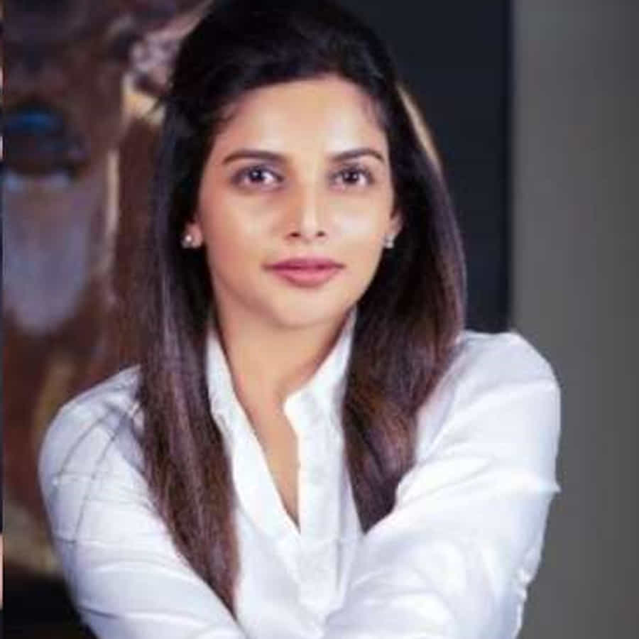 అంతే కాదు ఎంట్రప్రెన్యూర్ షిప్ అండ్ మార్కెటింగ్ లో మాస్టర్స్ డిగ్రీ పూర్తి చేశారు.