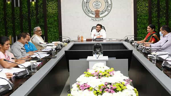 ఏపీ గురుకులాల్లో ఖాళీగా ఉన్న 1,010 పోస్టులను వెంటనే భర్తీ చేయండి: సీఎం జగన్