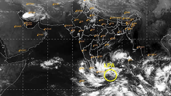 AP Rains: అల్పపీడనం ఎఫెక్ట్.. రాబోయే మూడు రోజులు ఏపీ వెదర్ రిపోర్ట్ ఇదిగో..