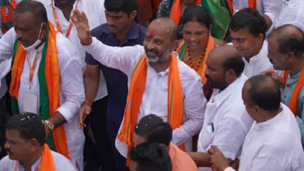 Telangana: కేంద్రం నిధులతోనే తెలంగాన అభివృద్ధి.. ప్రజాసంగ్రామ యాత్రలో బీజేపీ రాష్ట్ర అధ్యక్షులు బండి సంజయ్ ఆసక్తికర వ్యాఖ్యలు