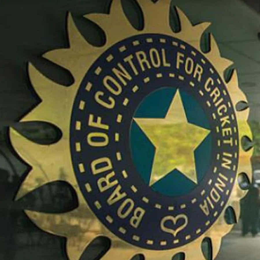 చేతన్ శర్మ నేతృత్వంలోని జాతీయ క్రికెట్ సెలక్షన్ కమిటీని బీసీసీఐ ఇప్పటికే తొలగించింది. జట్టు ఓడిపోయిన ప్రతిసారీ ఎంపిక ప్రక్రియపై విమర్శలు వస్తున్నాయి. దీంతో చేతన్ సహా నలుగురు సభ్యులతో కూడిన కమిటీని తొలగించారు.
