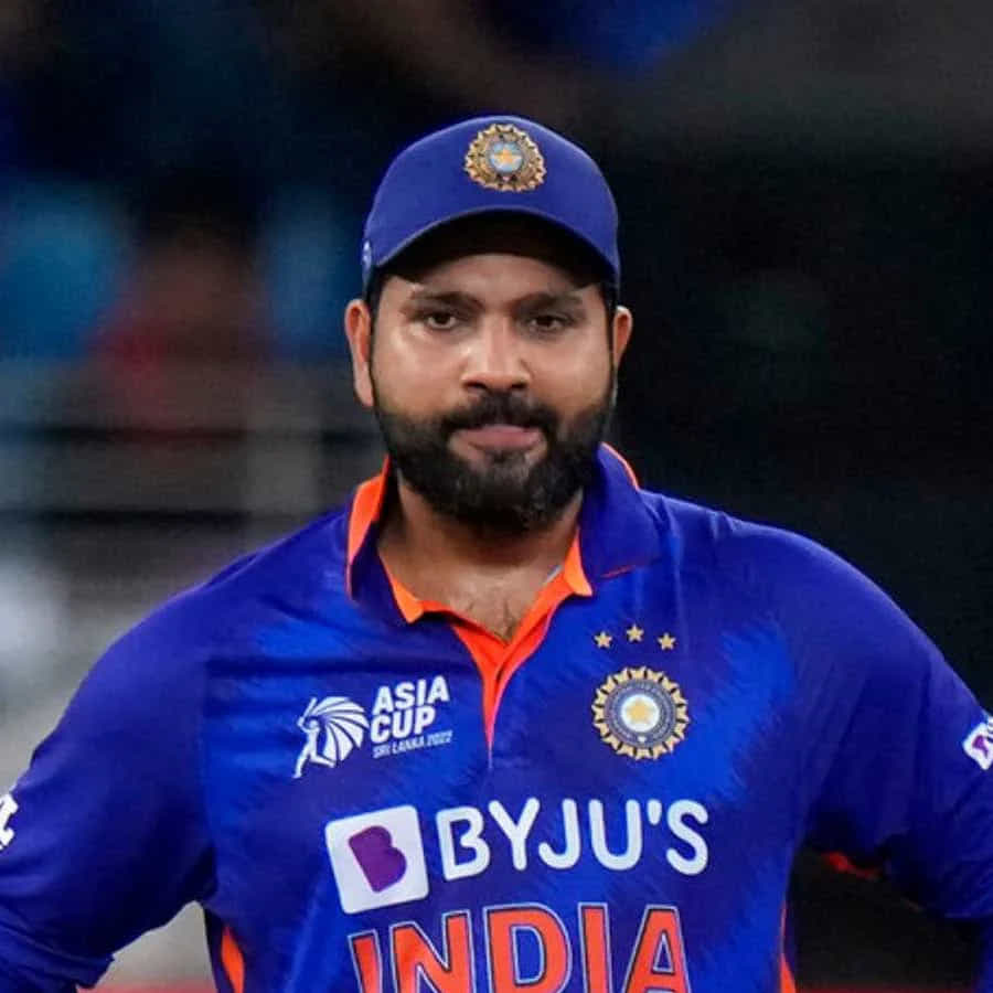 బీసీసీఐ త్వరలో కొత్త సెలక్షన్ కమిటీని ఏర్పాటు చేసి కొత్త నాయకత్వ బాధ్యతలను ఎవరికి ఇవ్వాలనే దానిపై చర్చిస్తుంది. ప్రస్తుతం రోహిత్ శర్మ అన్ని ఫార్మాట్లలో జట్టును ముందుండి నడిపిస్తున్నాడు.
