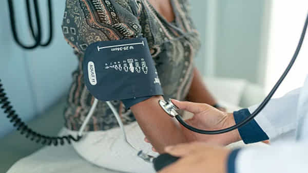 High Blood Pressure: ఈ 5 రకాల సహజ పద్ధతులతో అధిక రక్తపోటును నియంత్రించండి.. నిపుణులు ఏమంటున్నారంటే..