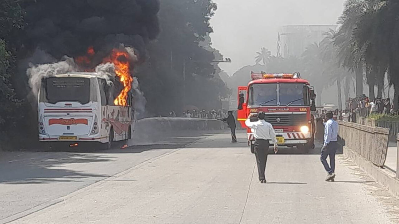 Maharashtra: మహారాష్ట్రలో రెండు బస్సు ప్రమాదాలు.. మంటలకు దగ్ధమైన రెండు బస్సులు..