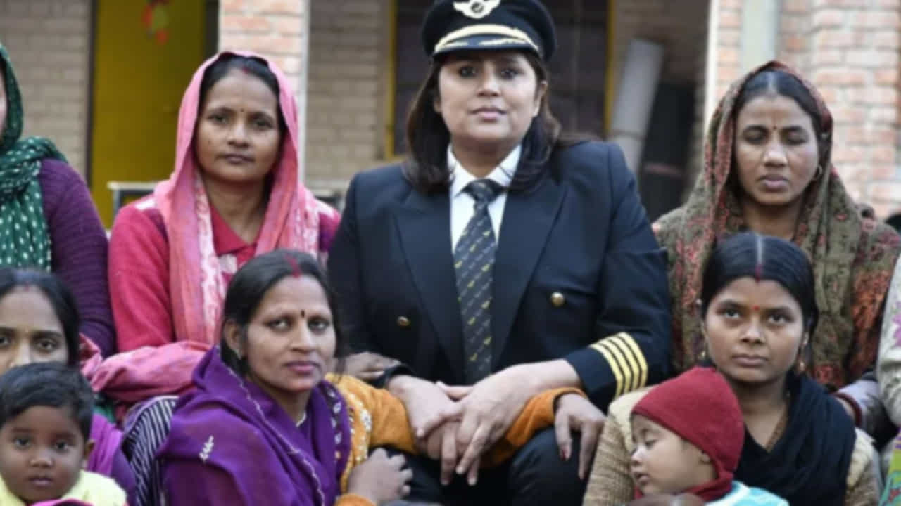 భారతదేశంలో అక్షరాస్యత పరిధిని పెంచాలన్నది కెప్టెన్ ఇంద్రాణి కల. ఇందుకోసం 1996లో లిటరసీ ఇండియా పేరుతో ఎన్జీవోను ప్రారంభించారు. ఆర్థికంగా వెనుకబడిన వారు చదువుకునేలా చేయడమే ఈ ఎన్జీవో పని. ఇది తన వ్యక్తిగత లక్ష్యమని ఇంద్రాణి స్పష్టం చేశారు. 1996లో ఐదుగురు పిల్లలతో చదువుల యజ్ఞాన్ని ప్రారంభించగా.. ఇప్పుడు ఈ ఎన్జీవో పరిధి 25 వేల మందికి చేరుకుంది. ఇందులో పిల్లలు, మహిళలు కూడా ఉన్నారు.