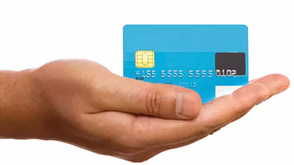 ATM Card: మీకు ఏటీఎమ్ కార్డు ఉందా.? అయితే మీ పేరుపై రూ. 2 లక్షల ఉచిత బీమా ఉన్నట్లే.. పూర్తి వివరాలు..