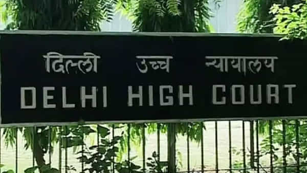 Delhi HC: మతపరమైన పచ్చబొట్టు ఉంటే కేంద్ర సర్వీసుల్లో ఉద్యోగం కట్.. న్యాయం కోసం కోర్టు మెట్లు ఎక్కిన యువకుడు