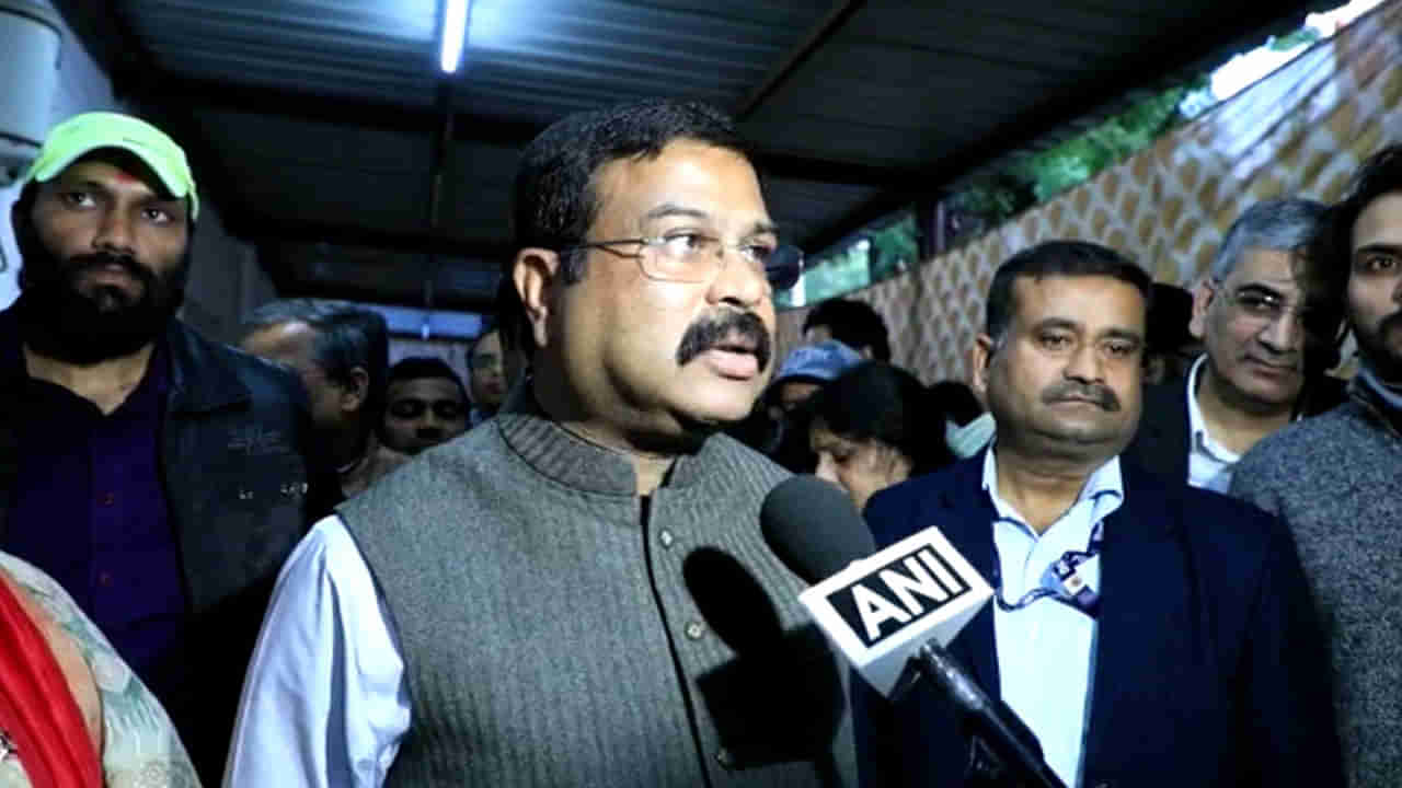 Dharmendra Pradhan: కేజ్రీవాల్ ప్రభుత్వ మోసం త్వరలోనే బయటపడుతుంది.. కేంద్ర మంత్రి ధర్మేంద్ర ప్రధాన్ కీలక వ్యాఖ్యలు..