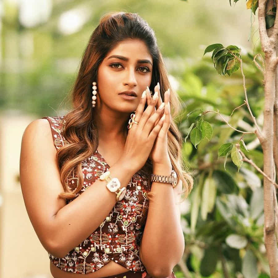 స్పెషల్ సాంగ్ చేసి స్పెషల్ అట్రాక్షన్గా నిలిచిన డింపుల్ హయాతి టాలీవుడ్ లో ఇప్పుడిప్పుడే బిజీగా మారుతుంది. ఇటీవలే హీరోయిన్ గా ఖిలాడి సినిమాలో నటించి మెప్పించింది ఈ ముద్దుగుమ్మ. ఎప్పుడు సోషల్ మీడియాలో ఫొటోస్ షేర్ చేస్తూ అందరిని ఆకట్టుకుంటుంది.తాజా ఫొటోస్ పై మీరు ఓ లుక్కెయ్యండి.