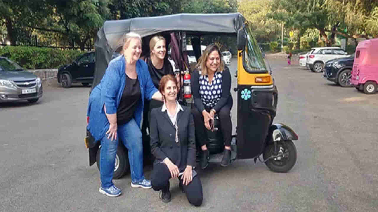 Diplomacy On The Road: దౌత్యం అంటే ప్రజలను కలపడం.. ఢిల్లీ గల్లీల్లో బులెట్ ప్రూఫ్ వాహనాలు వదిలి ఆటోలమీద ప్రయాణిస్తున్న మహిళా దౌత్యవేత్తలు