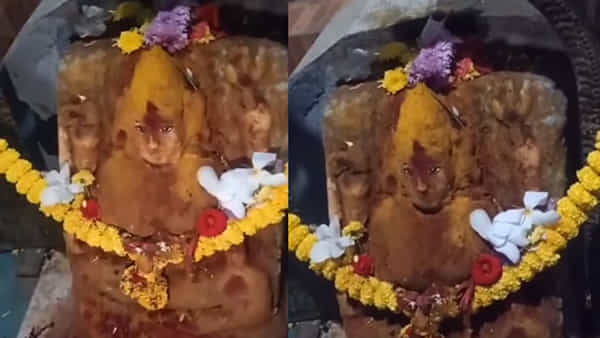 Andhra Pradesh: కార్తీకమాసం వేళ తూర్పుగోదావరిలో వింత ఘటన.. కళ్లు తెరిచిన లక్ష్మీదేవి విగ్రహం.. బారులు తీరిన భక్తులు