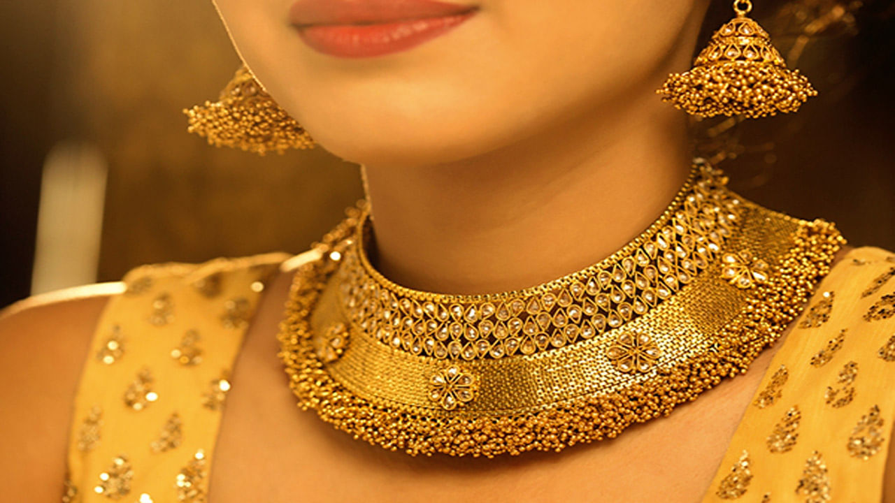 Gold Silver Price: మళ్లీ పెరిగిన పసిడి ధరలు.. స్వల్పంగా తగ్గిన వెండి రేట్లు.. తెలుగు రాష్ట్రాల్లో..