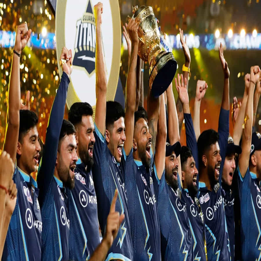 గుజరాత్ టైటాన్స్: *రిలీజ్ ప్లేయర్స్*: రహ్మనుల్లా గుర్బాజ్, లూకీ ఫెర్గుసన్, డొమినిక్ డ్రేక్స్, గుర్‌క్రీట్ సింగ్, జాసన్ రాయ్, వరుణ్ ఆరోన్  

 *రిటైన్ ప్లేయర్స్ జాబితా*: హార్దిక్ పాండ్యా, శుభ్‌మాన్ గిల్, డేవిడ్ మిల్లర్, అభినవ్ మనోహర్, సాయి సుదర్శన్, సాహా, వేడ్, రషీద్ ఖాన్, రాహుల్ టేవాటియా, విజయ్ శంకర్, షమీ, జోసెఫ్, యష్ దయల్, ప్రదీప్ సంగ్వాన్, దర్శన్ నల్కండా, జయంత్ యాదవ్, సాయి కిషోర్, నూర్ అహ్మద్  

 *మిగిలిన మొత్తం*: రూ 19.25 కోట్లు, ఓవర్సీస్ స్లాట్స్ - 3