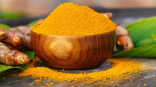 Astro Tips: చిటికెడు పసుపుతో ఇలా చేస్తే అదృష్టం మిమ్మల్ని వరిస్తుంది.. ప్రతి కల నెరవేరుతుంది.. పూర్తి వివరాలివే..!