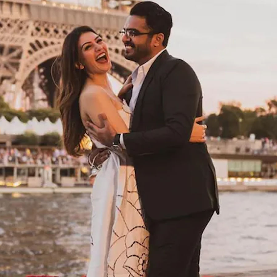 బిజినెస్ పార్టనర్ సోహైల్ ఇకపై జీవిత భాగస్వామి కాబోతున్నట్లుగా సోషల్ మీడియా వేదికగా తెలియజేసింది హాన్సిక. వీరి పెళ్లి వచ్చే నెల 4వ తేదీన జైపూర్ లోని ముందోటా ఫోర్ట్ అండ్ ప్యాలెస్ లో జరగనుంది. 