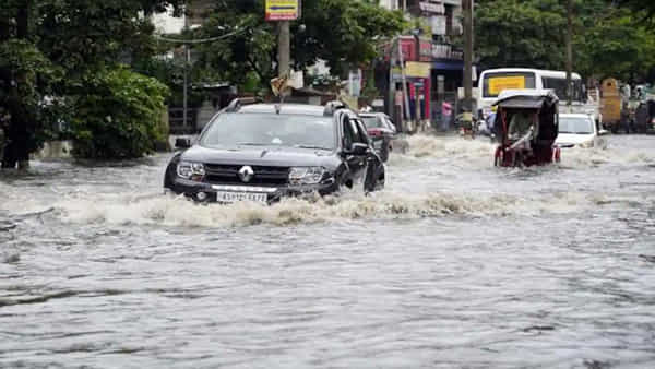 Heavy Rains: తెలుగు రాష్ట్రాలపై తమిళనాడు వర్షాల ప్రభావం.. జలసంద్రంగా మారిన చెన్నై.. 30 ఏళ్లలో ఇదే మొదటిసారి..