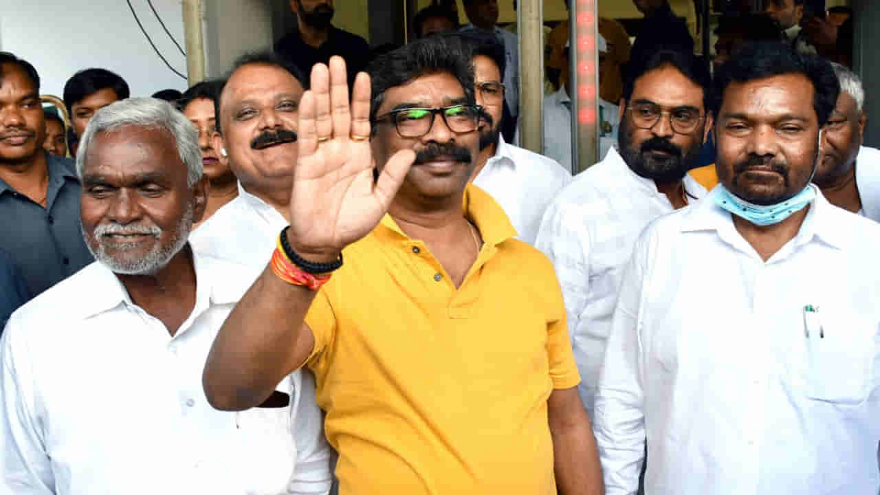 Hemant Soren: మైనింగ్‌ లీజు కేసులో ముఖ్యమంత్రికి సుప్రీంకోర్టులో ఊరట.. హైకోర్టు విచారణకు స్వీకరించడంపై సుప్రీంకోర్టు స్టే..