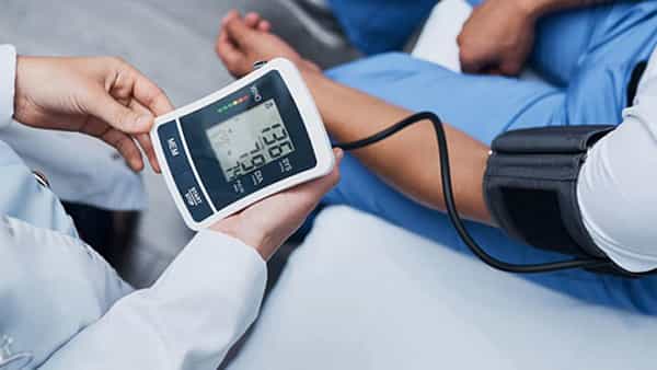 High Blood Pressure: అధిక రక్తపోటును అదుపులో ఉంచే అద్భుత చిట్కా.. రోజూ ఉదయాన్నే ఈ ఒక్కటి తింటే చాలు..