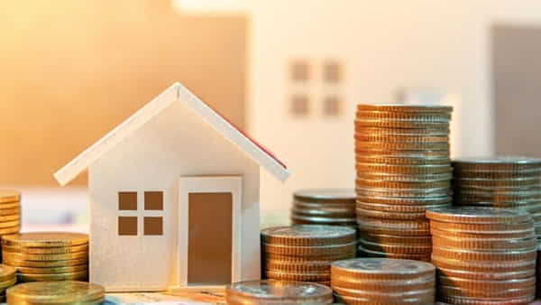 Gold vs Real Estate: పెట్టుబడులు పెట్టడానికి బంగారం, స్థిరాస్తులలో ఏది బెటర్.. పూర్తి వివరాలు తెలుసుకోండి..