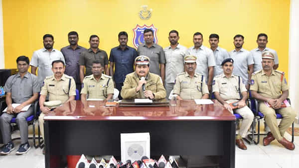 Hyderabad: ఫెయిలైన విద్యార్థులే వారి టార్గెట్.. నకిలీ సర్టిఫికెట్స్ ముఠా అరెస్ట్.. రెండేళ్లుగా..
