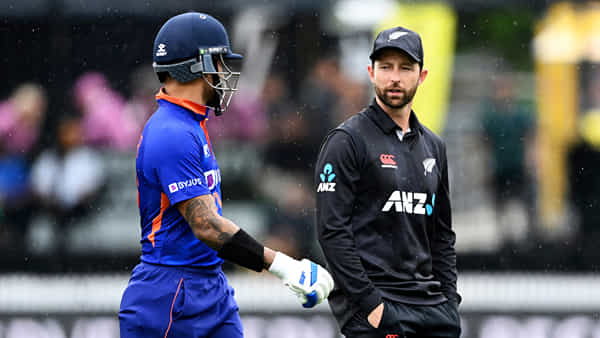 IND vs NZ 3rd ODI: పరిమిత స్కోర్కే ఆలౌటయిన టీమ్ ఇండియా.. తన బ్యాటింగ్తో చెలరేగిన భారత బౌలర్.. న్యూజిలాండ్ లక్ష్యం ఎంతంటే..?