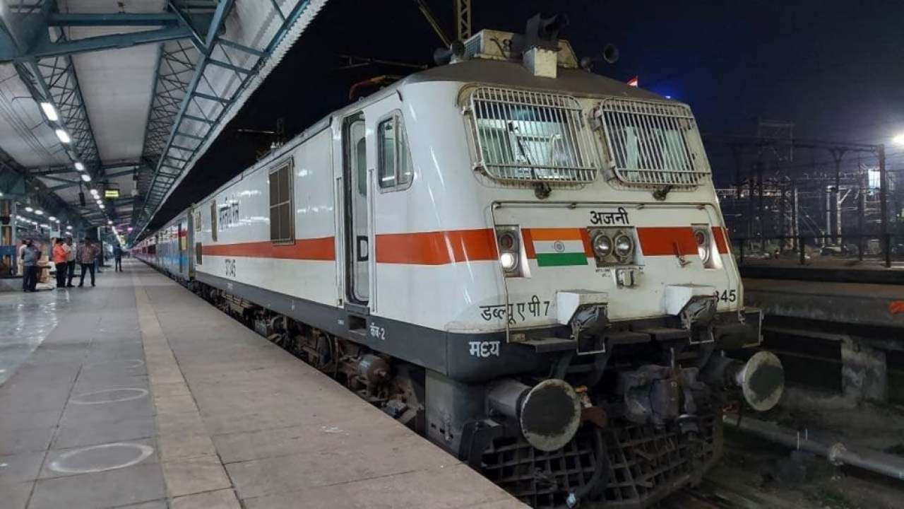 Indian Railways: రైలు ప్రయాణికుల కోసం గుడ్‌న్యూస్‌.. కొత్త సేవ అందుబాటులో.. ఇక నుంచి అలాంటి టెన్షన్‌ ఉండదు