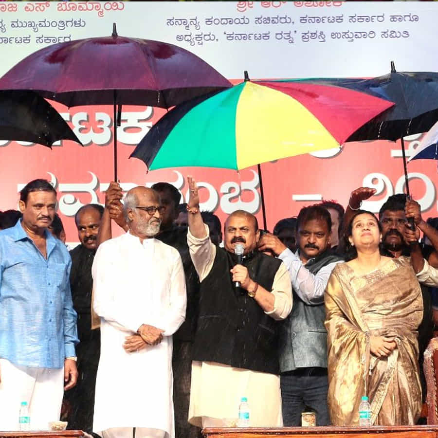 పునీత్ పై తన ప్రేమను కురిపించారు తారక్. దాంతో పునీత్ ఫ్యాన్స్ సైతం ఎన్టీఆర్ ఫ్యాన్స్ గా మారిపోయారు. ఇక పునీత్ కు తారక్ కు మధ్య మంచి స్నేహ బంధం ఉన్న విషయం తెలిసిందే.