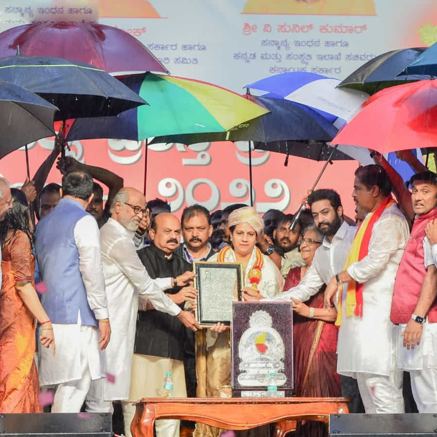 పునీత్ కు తెలుగునాట అశేష అభిమానగణం ఉంది. ఆయన నటించిన పలు సినిమాలు తెలుగులోనూ డబ్ అయ్యాయి.