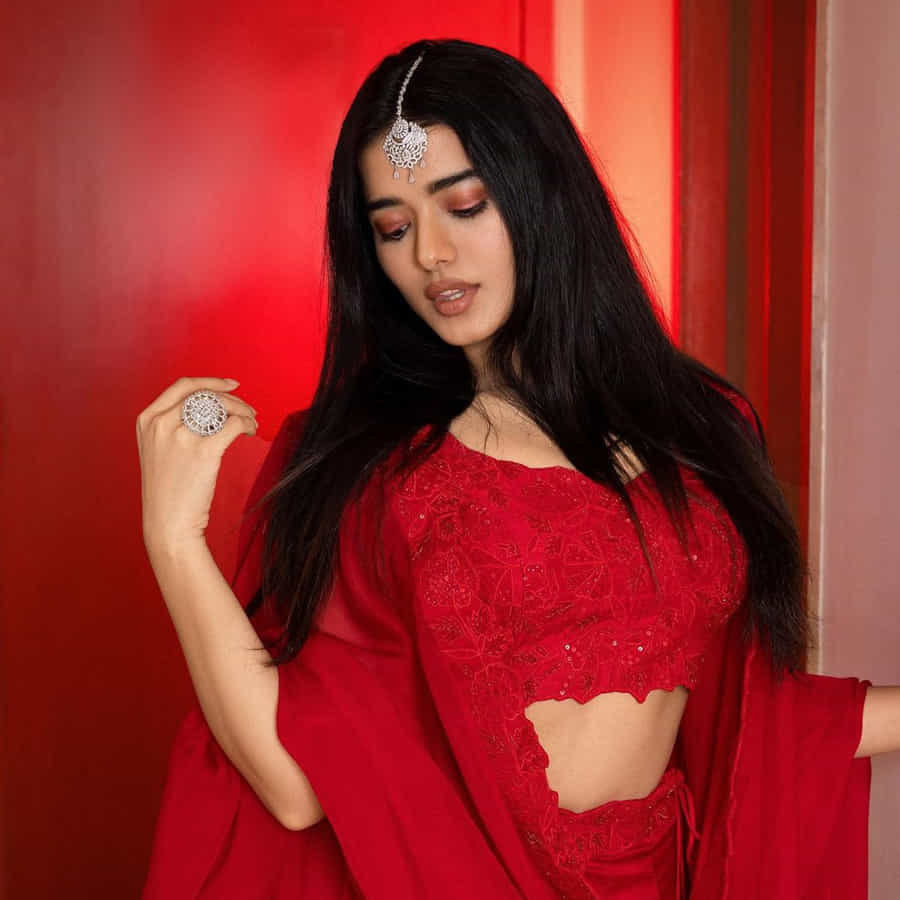 మెగా మేనల్లుడు వైష్ణవ్ తేజ్ గురించి ప్రత్యేకంగా పరిచయం చేయాల్సిన పనిలేదు. వైష్ణవ్.. బుచ్చిబాబు సన దర్శకత్వంలో వచ్చిన ఉప్పెన సినిమాతో టాలీవుడ్‌కు ఎంట్రీ ఇచ్చిన సంగతి తెలిసిందే.
