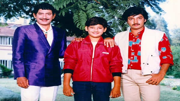 తండ్రీ కొడుకుల సినిమా బంధం...సూపర్స్టార్తో కలిసి ప్రిన్స్ నటించిన చిత్రాలు ఇవే..