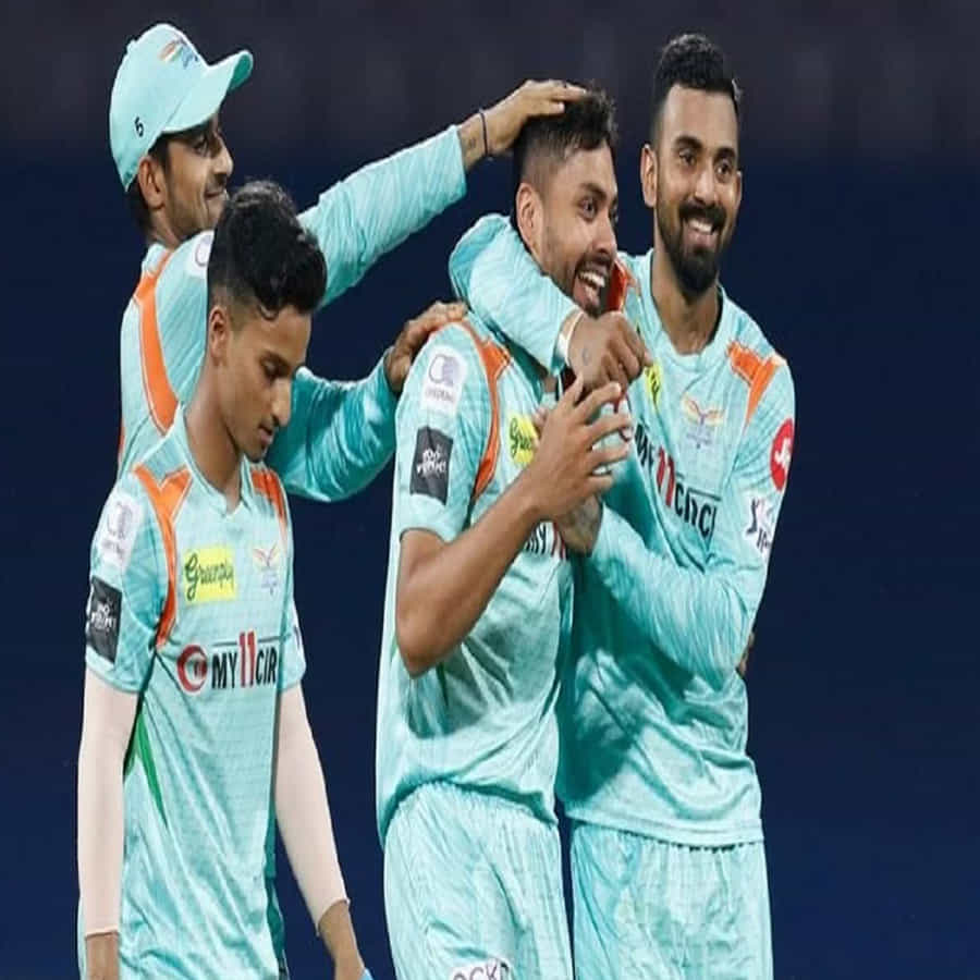 లక్నో సూపర్ జెయింట్స్: *రిలీజ్ ప్లేయర్స్*: టై, అంకిత్ రాజ్‌పూత్, చమీరా, లెవిస్, హోల్డర్, పాండే, నదీమ్   

*రిటైన్ ప్లేయర్స్*: కెఎల్ రాహుల్, అయుష్ బదోని, కరణ్ శర్మ, వోహ్ర, డికాక్, స్టోయినిస్, కృష్ణప్ప గౌతమ్, దీపక్ హూడా, మేయర్స్, పాండ్యా, ఆవేశ్ ఖాన్, మొహ్సిన్ ఖాన్, వుడ్, మయాంక్ యాదవ్, రవి బిష్ణోయ్ 

 *మిగిలిన మొత్తం*: రూ 23.35 కోట్లు, *ఓవర్సీస్ స్లాట్స్* - 4
