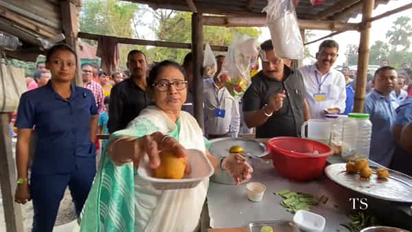 Mamata Banerjee: నేను ప్రధానిని కలిశాను, ఇప్పుడు ఆయన కాళ్లపై పడాలా?..కేంద్రంపై బెంగాల్ సీఎం మమతా బెనర్జీ సీరియస్..