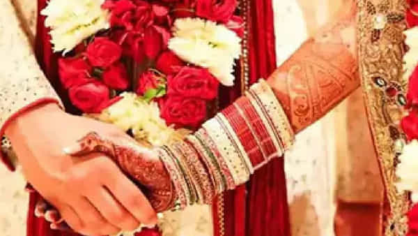 Marriage Problems: ‘వయసు దాటిపోతోంది.. పెళ్లి కూతుళ్లు దొరకట్లేదు సారూ’.. మాజీ ముఖ్యమంత్రికి యువకుడి లేఖ..