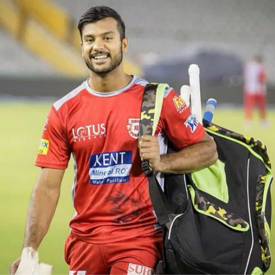 మయాంక్ అగర్వాల్ గతేడాది పంజాబ్ కింగ్స్కు కెప్టెన్గా వ్యవహరించినా జట్టును ప్లేఆఫ్కు చేర్చలేకపోయాడు. ఈ ఏడాది ఫ్రాంచైజీ అతడిని విడుదల చేసింది. సన్రైజర్స్ మయాంక్ పేరును కూడా పరిగణించవచ్చు. విలియమ్సన్ స్థానంలో ఓపెనర్గా మయాంక్ వేగంగా పరుగులు చేయగలడు. మెరుగైన కెప్టెన్గా కూడా నిరూపించుకోగలడు.