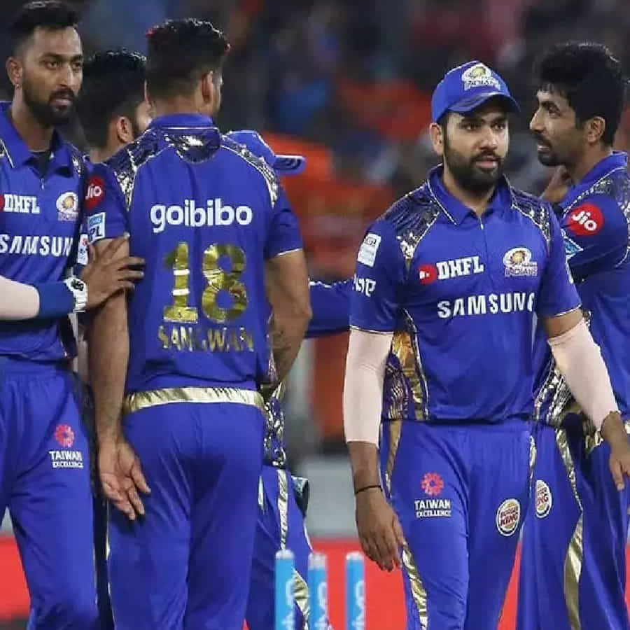ముంబై ఇండియన్స్: *రిటైన్ ప్లేయర్స్*: రోహిత్ శర్మ, టిమ్ డేవిడ్, రామన్‌దీప్ సింగ్, తిలక్ వర్మ, సూర్యకుమార్ యాదవ్, ఇషాన్ కిషన్, స్టబ్స్, బ్రెవిస్, ఆర్చర్, బుమ్రా, అర్జున్ టెండూల్కర్, అర్షద్ ఖాన్, కార్తికేయ, షోకీన్, బెహ్రెన్‌డ్రూఫ్, మధ్వల్  

*రిలీజ్ ప్లేయర్స్*: పొలార్డ్, అన్మోల్ ప్రీత్ సింగ్, ఆర్యన్ జుయాల్, తంపి, సామ్స్, ఫాబిన్ ఆలిన్, ఉనడ్కట్, మార్కండే, మురుగన్ అశ్విన్, బుద్ది, మెరెడిత్, సంజయ్ యాదవ్, టై మిల్స్   

*మిగిలిన మొత్తం*: రూ 20.55 కోట్లు, *ఓవర్సీస్ స్లాట్స్* - 3