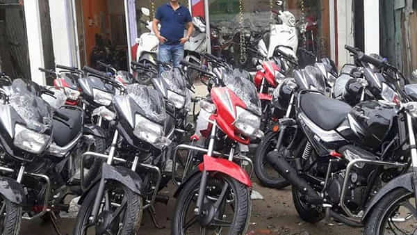 Motocorp: కొత్తగా బైక్, స్కూటీ కొనాలనుకుంటున్నారా? అయితే ఈ వార్త మీకోసమే.. దిమ్మతిరిగే షాక్..