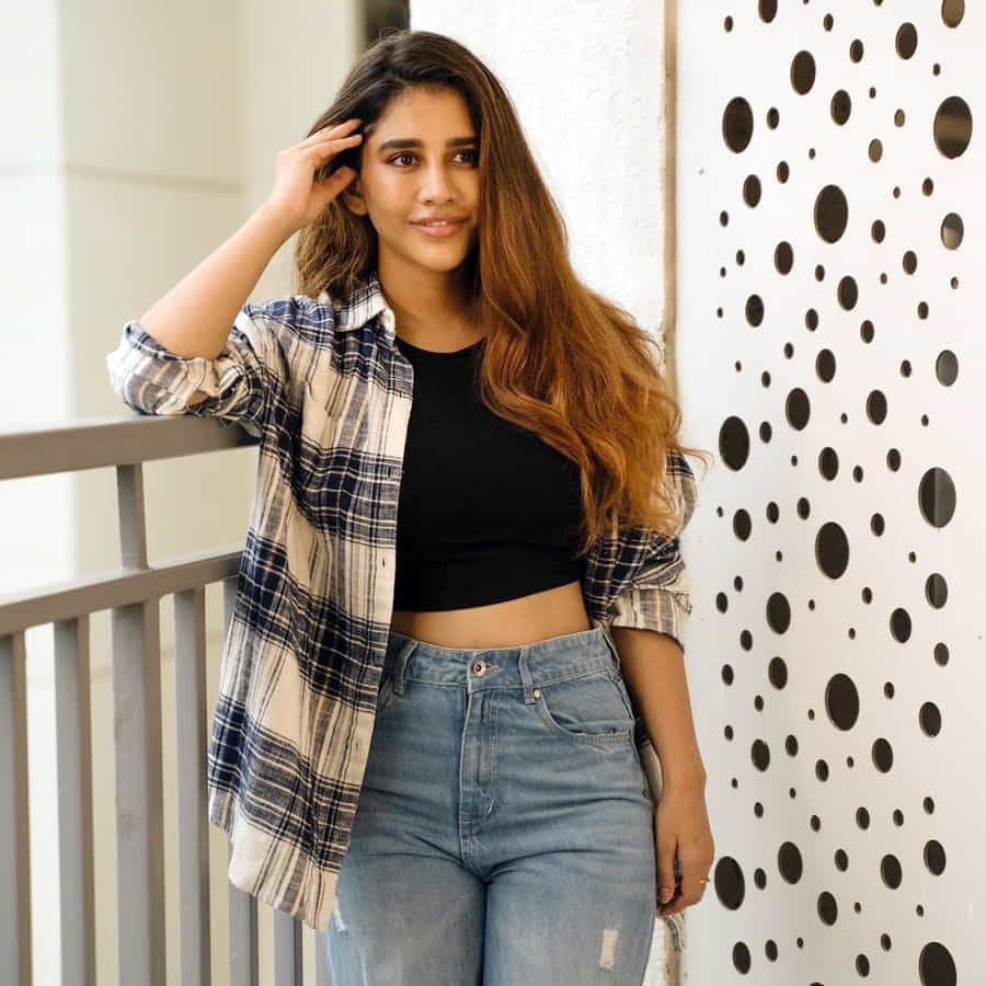‘నన్ను దోచుకుందువటే’ సినిమాతో తెలుగు ప్రేక్షకులకు పలకరించింది అందాల తార నభా నటేష్. తొలి చిత్రంతోనే తనదైన అందం, నటనతో ఆకట్టుకున్న ఈ ముద్దుగుమ్మ అందరి దృష్టిని ఆకర్షించింది.ఈ అమ్మడికి అవకాశాలు తక్కువ ఉన్న అందం మాత్రం ఎక్కువే. ఈ ముద్దుగుమ్మ ఫొటోస్ కు ఫిదా అవ్వని వాళ్ళు ఉండరు.