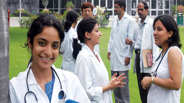 NEET PG - NExT: వైద్య విద్యార్థులకు అలర్ట్.. నీట్- పీజీ, ఎఫ్ఎంజీఈ పరీక్షల విలీనం.. వచ్చే ఏడాది నుంచి కొత్తగా నెక్స్టీ..