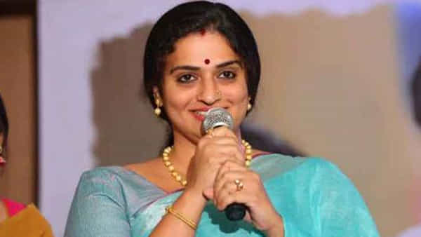 Pavitra Lokesh: పవిత్ర లోకేష్ ఫిర్యాదుతో యాక్షన్లోకి దిగిన పోలీసులు.. 15 యూట్యూబ్ ఛానళ్లకి నోటీసులు