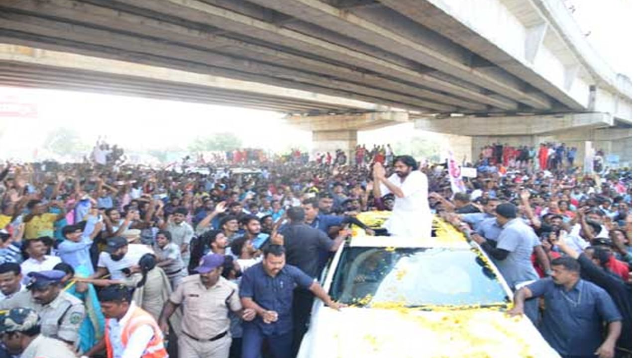 Pawan Kalyan: విజయనగరం పర్యటనకు జనసేనాని.. దారి పొడవునా బారులు తీరిన అభిమానులు, కార్యకర్తలు..