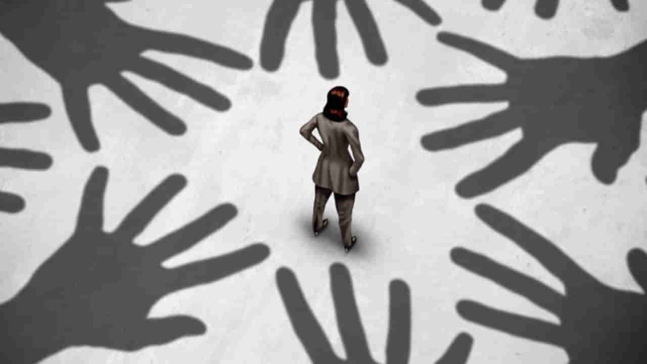 Bengaluru: మరీ ఇంత దారుణమా.. మనవరాలి వయసున్న 15 మంది బాలికలపై ఆ టీచర్..