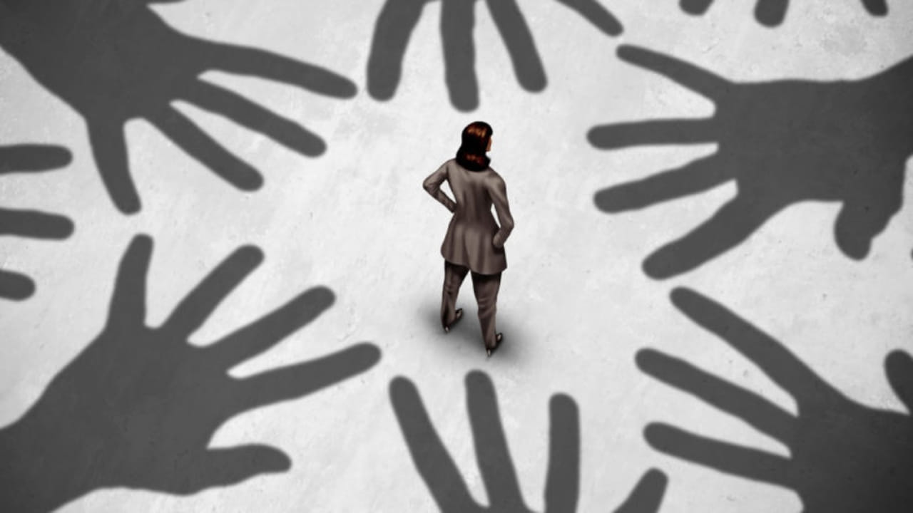 Bengaluru: మరీ ఇంత దారుణమా.. మనవరాలి వయసున్న 15 మంది బాలికలపై ఆ టీచర్..