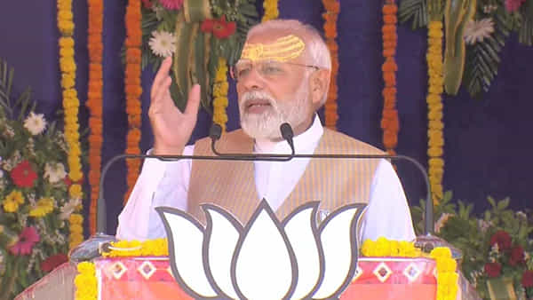 PM Modi: నేడు అహ్మదాబాద్ లో ప్రధాని రోడ్ షో.. క్లీన్ స్వీప్ చేయడమే లక్ష్యంగా..