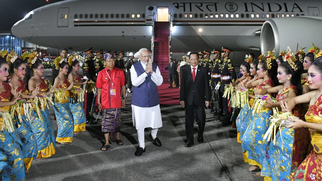 G20 Summit: బాలి చేరుకున్న ప్రధాని మోదీ.. సంప్రాదాయ పద్ధతిలో స్వాగతం..