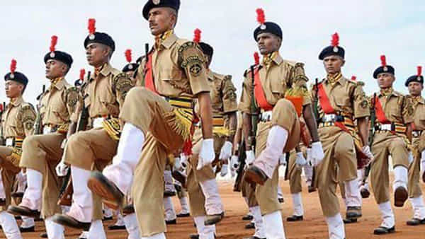 పోలీస్ ఆఫీసర్ కావాలనుకుంటున్నారా? అందుకు మీ జాతకంలో ఈ యోగం తప్పనిసరిగా ఉండాలి..!
