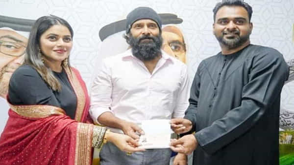 Chiyaan Vikram: విక్రమ్కు దుబాయ్ గోల్డెన్ వీసా.. స్వయంగా అందజేసిన పూర్ణ.. అసలు మ్యాటరేంటంటే?