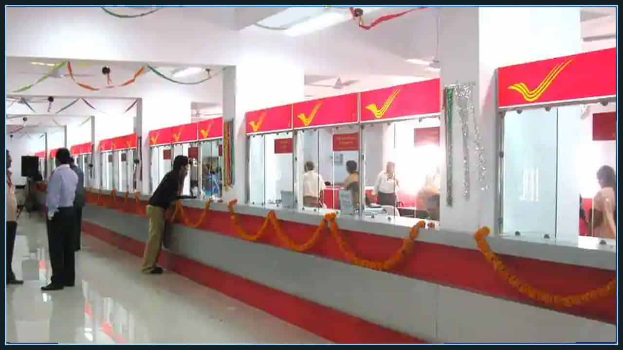 పోస్టల్ శాఖలో రకరకాల స్కీమ్లు అందుబాటులో ఉన్నాయి. బ్యాంకుల వలె పోస్టాఫీసుల్లోనూ వివిధ రకాల పథకాలలో మంచి రాబడులును పొందవచ్చు. మీరు ఫిక్స్డ్ డిపాజిట్, రికరింగ్ డిపాజిట్, సుకర్య సమృద్ధి యోజన, పీపీఎఫ్ తదితర పథకాలలో కూడా ఇన్వెస్ట్ చేసుకోవచ్చు. పోస్టల్ శాఖలో అందిస్తున్న ముఖ్యమైన పథకాల గురించి తెలుసుకోండి.